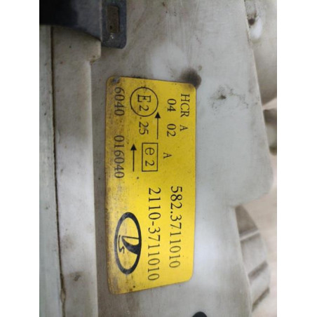 Optique avant principal droit (feux)(phare) LADA 111 BREAK d’occasion