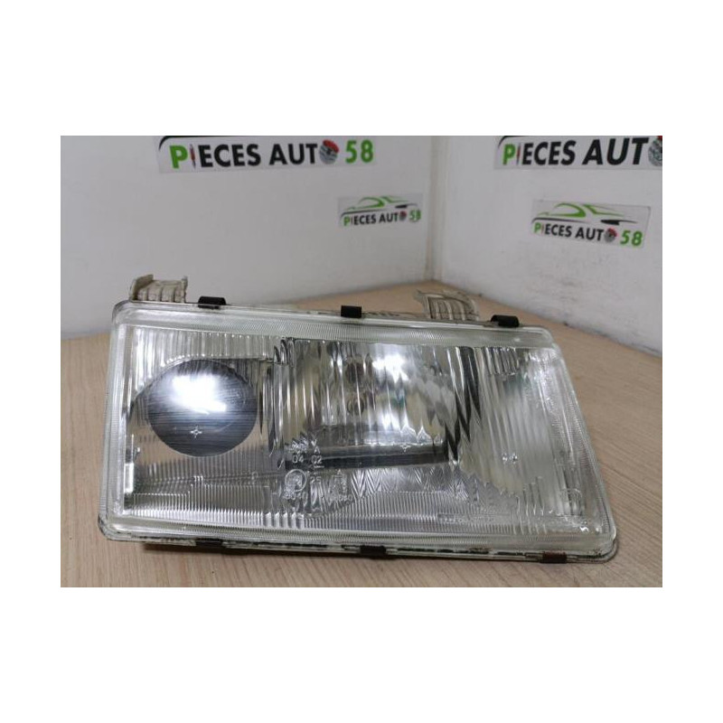 Optique avant principal droit (feux)(phare) LADA 111 BREAK d’occasion
