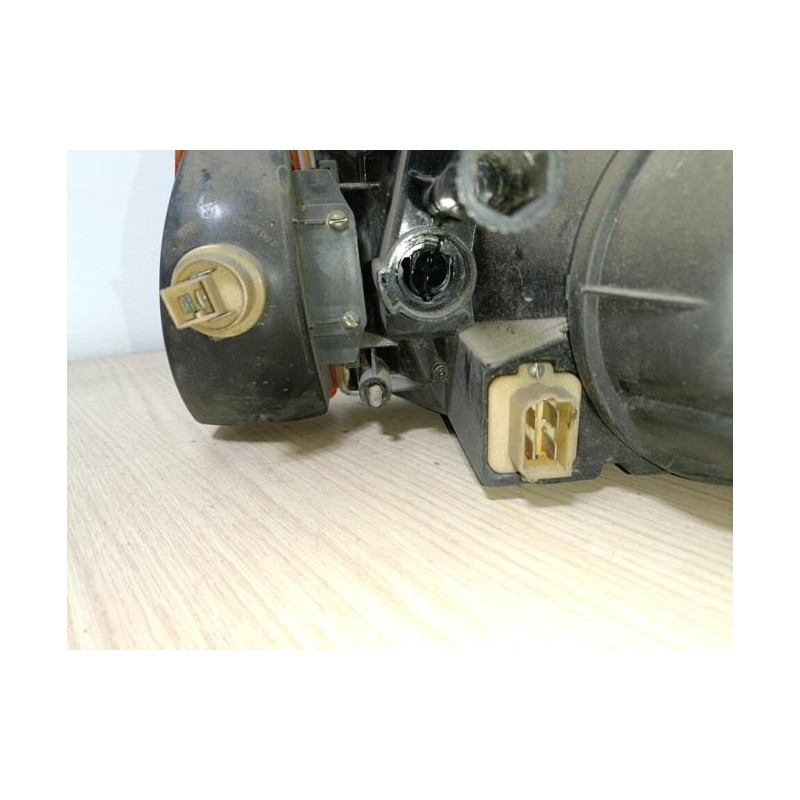 Optique avant principal gauche (feux)(phare) LADA SAMARA d’occasion
