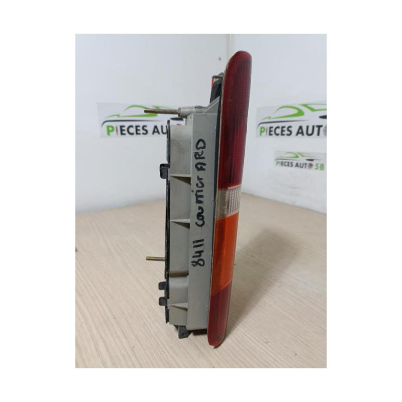 Feu arriere principal droit (feux) FORD 1.8 D 60 8V d’occasion