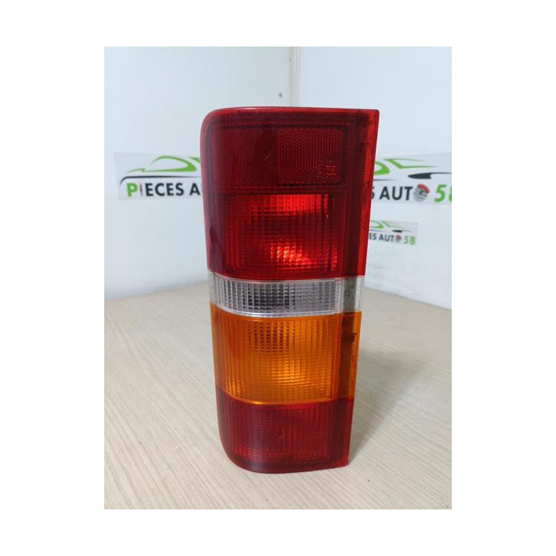 Feu arriere principal droit (feux) FORD 1.8 D 60 8V d’occasion