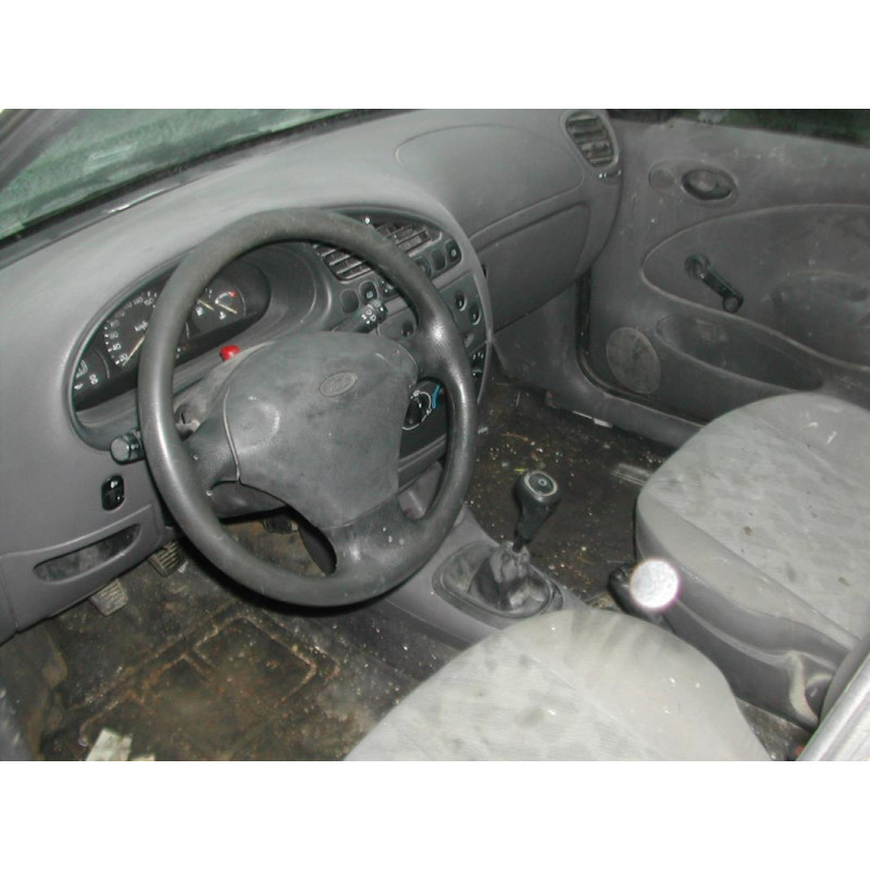 Feu arriere principal droit (feux) FORD 1.8 D 60 8V d’occasion