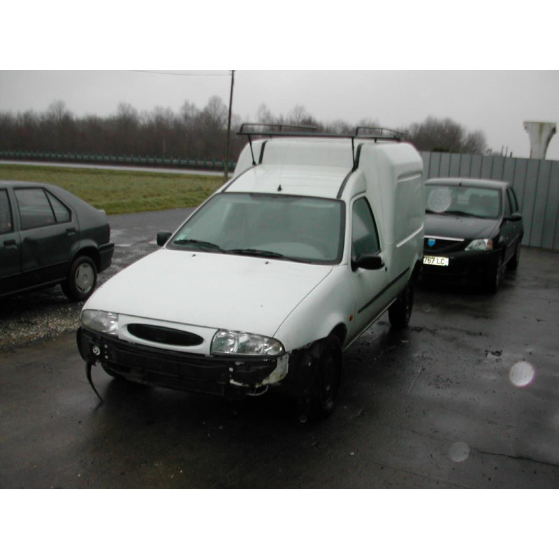 Feu arriere principal droit (feux) FORD 1.8 D 60 8V d’occasion