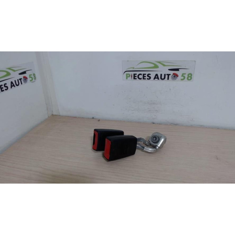 Attache ceinture arriere gauche VOLKSWAGEN GOLF 5 d’occasion