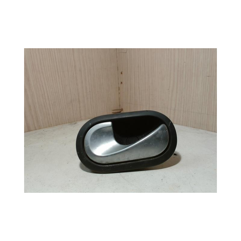 Poignee interieur avant gauche RENAULT MEGANE 2 PHASE 1 d’occasion