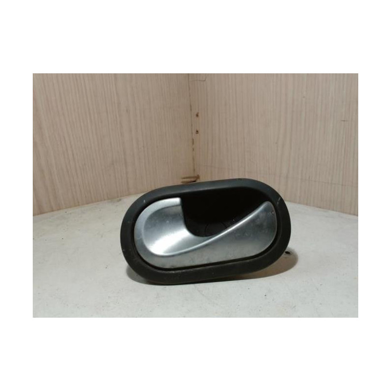 Poignee interieur avant gauche RENAULT MEGANE 2 PHASE 1 d’occasion
