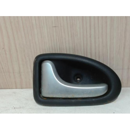 Poignee interieur avant gauche RENAULT CLIO 2 PHASE 2 d’occasion