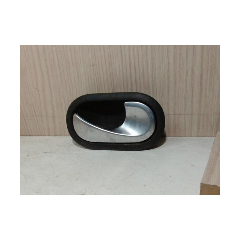 Poignee interieur avant droit RENAULT MEGANE 2 PHASE 1 d’occasion