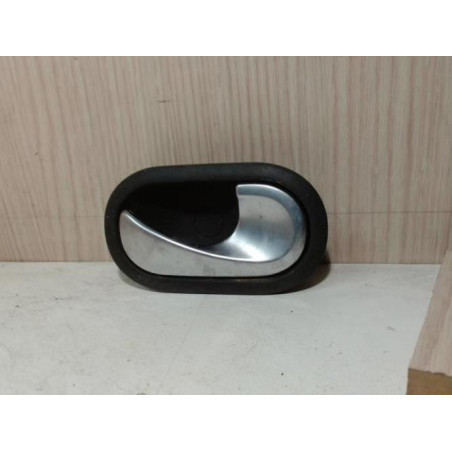 Poignee interieur avant droit RENAULT MEGANE 2 PHASE 1 d’occasion