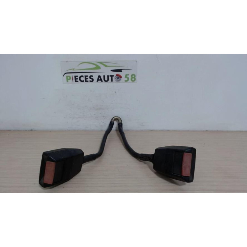 Attache ceinture avant gauche FORD FIESTA 3 PHASE 1 d’occasion