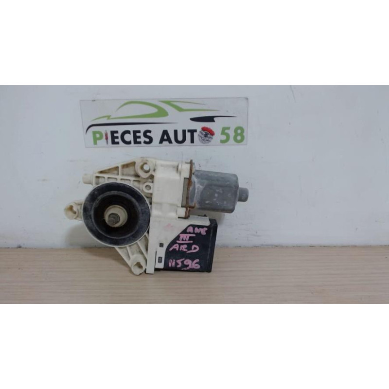 Moteur leve vitre arriere droit RENAULT MEGANE 3 PHASE 1 BREAK d’occasion
