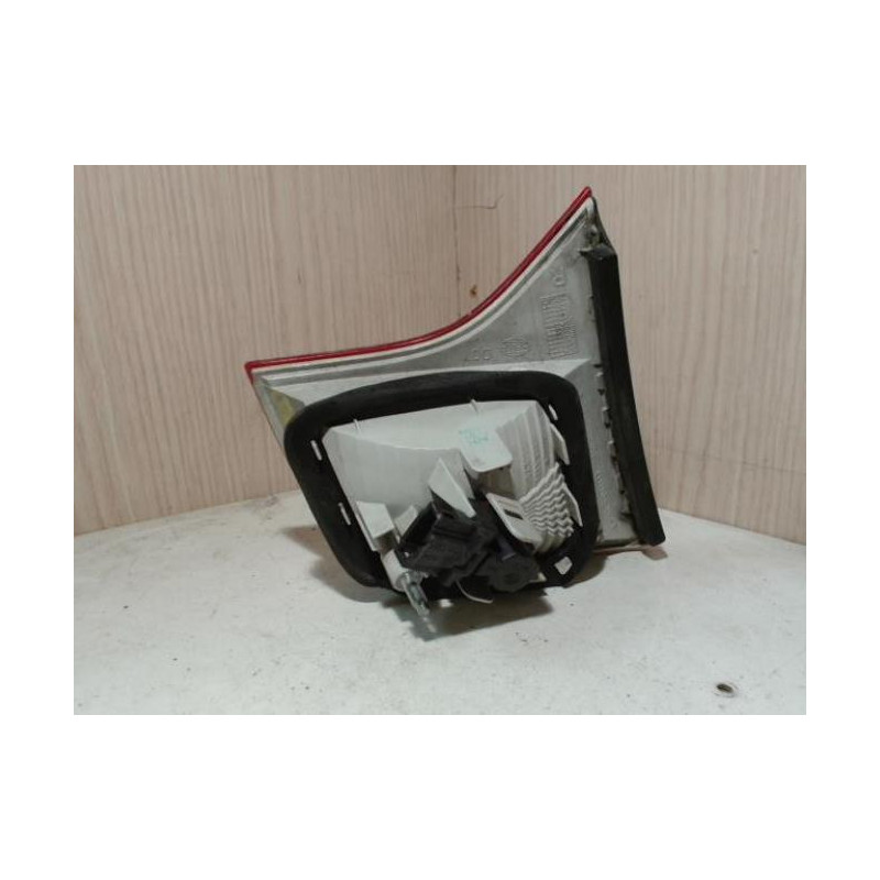Feu arriere secondaire droit (feux) AUDI A4 2 PHASE 2 d’occasion