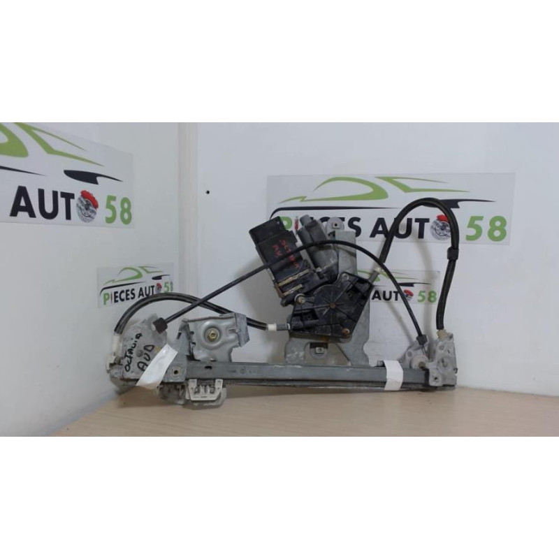 Leve vitre electrique avant droit SKODA OCTAVIA 1 PHASE 1 d’occasion