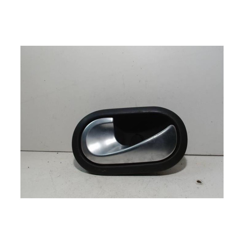 Poignee interieur avant gauche RENAULT MEGANE 2 PHASE 1 d’occasion