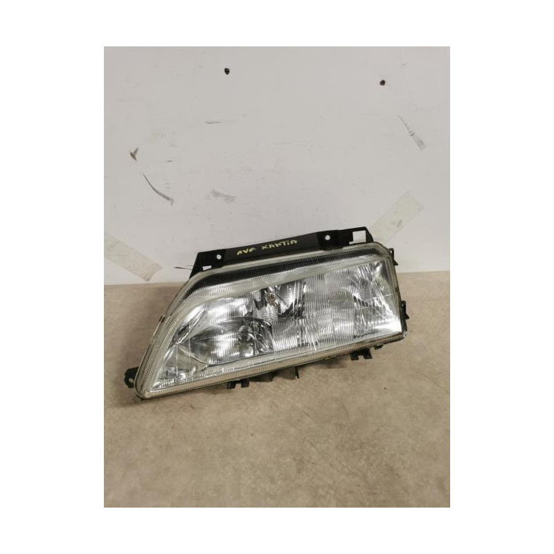 Optique avant principal gauche (feux)(phare) CITROEN XANTIA PHASE 2 BREAK d’occasion