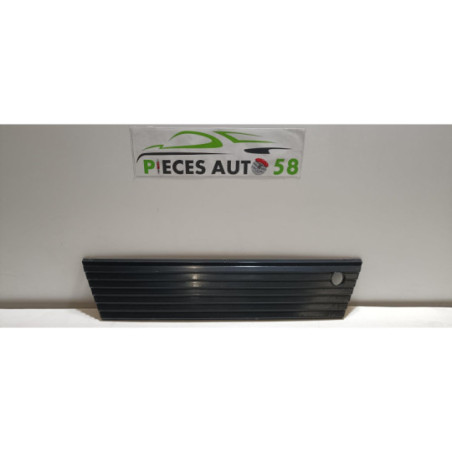Calandre PEUGEOT 405 PHASE 1 d’occasion