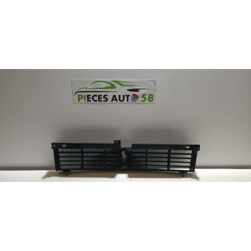 Calandre PEUGEOT 305 PHASE 2 d’occasion