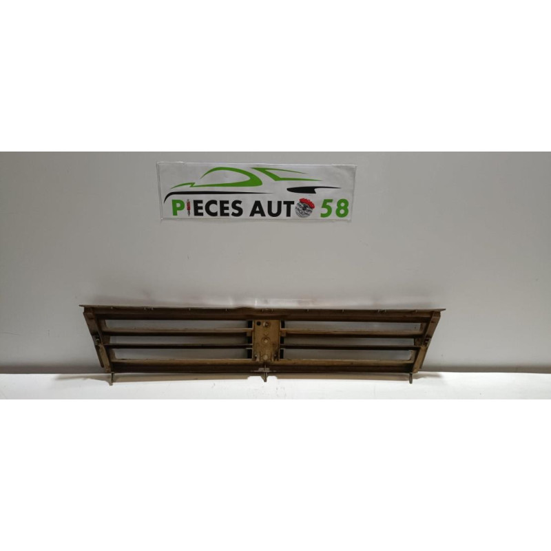 Calandre PEUGEOT 309 PHASE 1 d’occasion