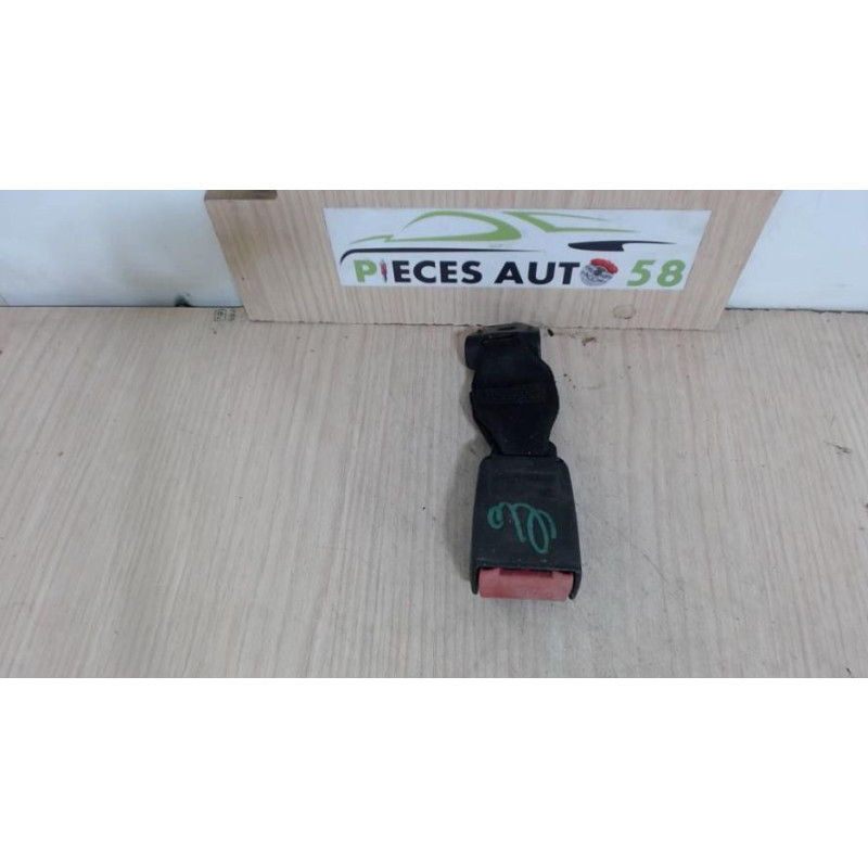 Attache ceinture arriere centrale RENAULT  d’occasion