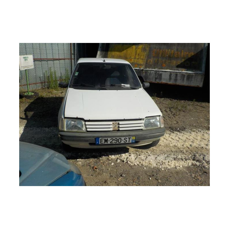 Ceinture arriere gauche PEUGEOT 205 PHASE 2 d’occasion