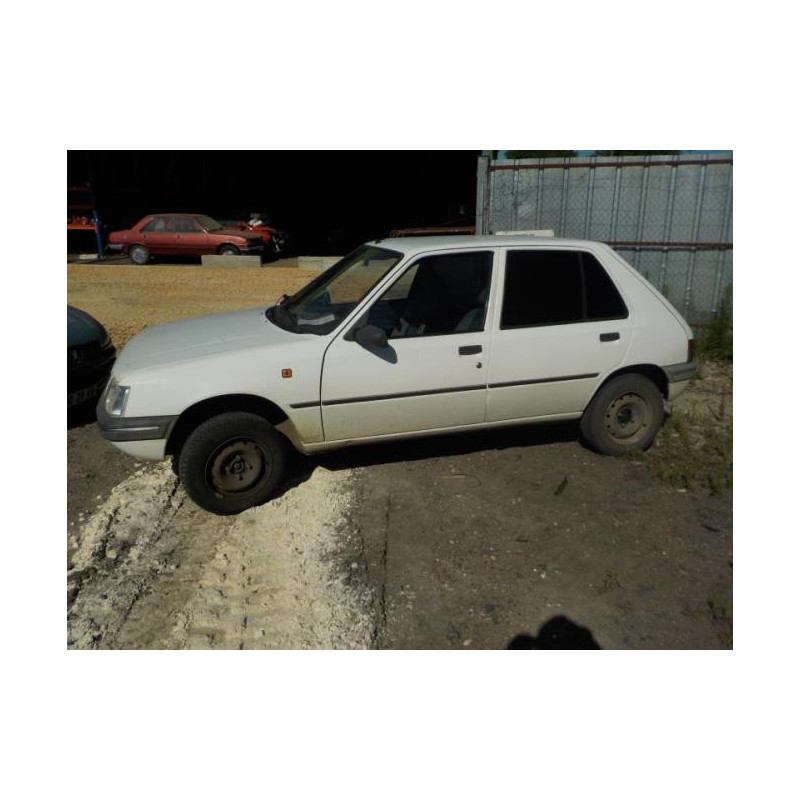 Ceinture arriere gauche PEUGEOT 205 PHASE 2 d’occasion