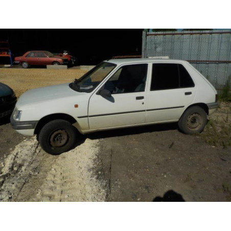 Ceinture arriere gauche PEUGEOT 205 PHASE 2 d’occasion