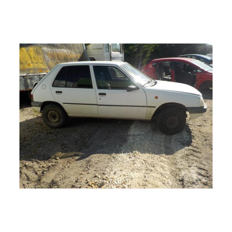 Ceinture arriere gauche PEUGEOT 205 PHASE 2 d’occasion