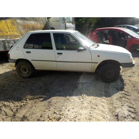 Ceinture arriere gauche PEUGEOT 205 PHASE 2 d’occasion