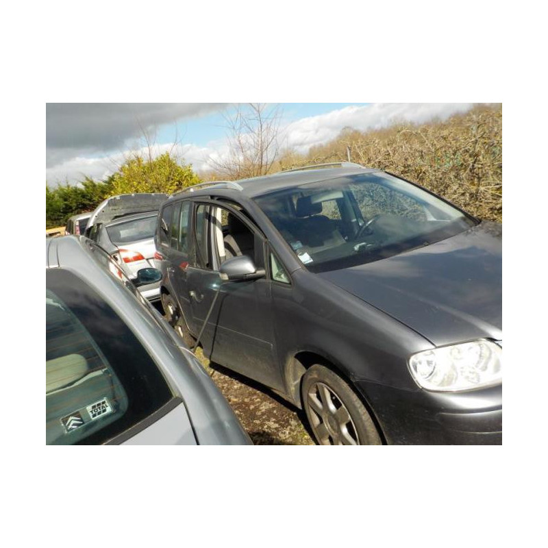 Pare choc avant VOLKSWAGEN TOURAN 1 PHASE 1 d’occasion