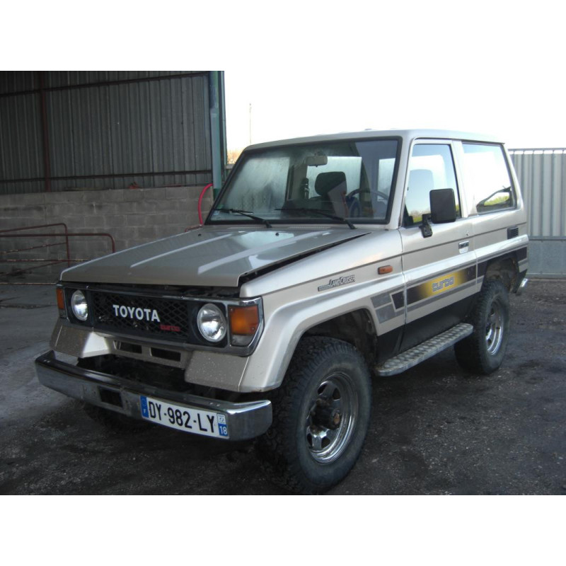 Calandre TOYOTA 2.4 D 70 8V 4X4 d’occasion