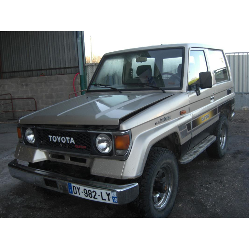 Calandre TOYOTA 2.4 D 70 8V 4X4 d’occasion