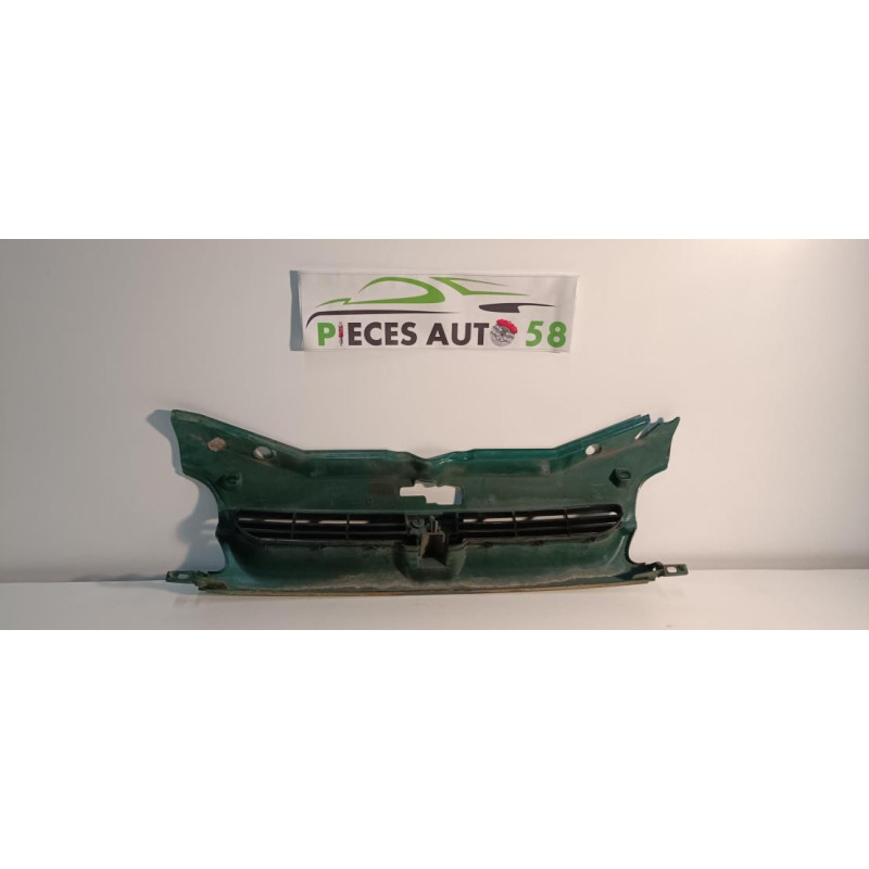 Calandre PEUGEOT PARTNER 1 PHASE 1 d’occasion