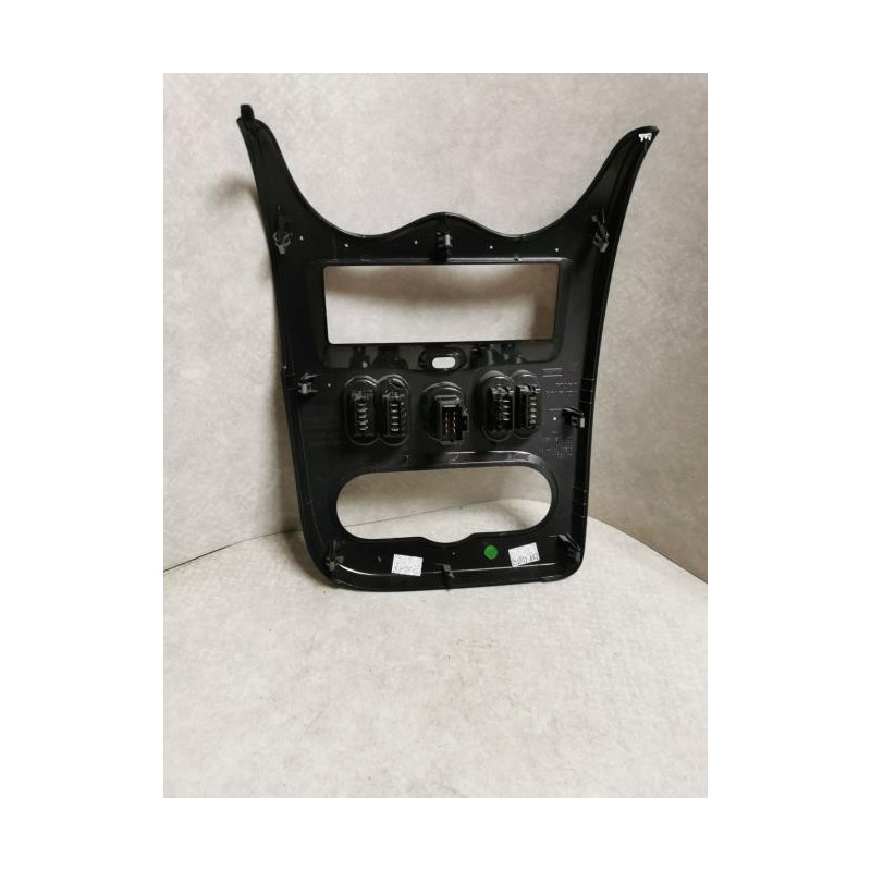 Console central (interieur plastique) DACIA DUSTER 1 PHASE 1 d’occasion