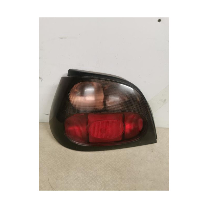 Feu arriere principal gauche (feux) RENAULT MEGANE 1 PHASE 1 d’occasion