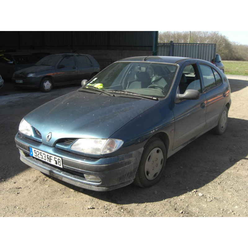 Feu arriere principal gauche (feux) RENAULT MEGANE 1 PHASE 1 d’occasion