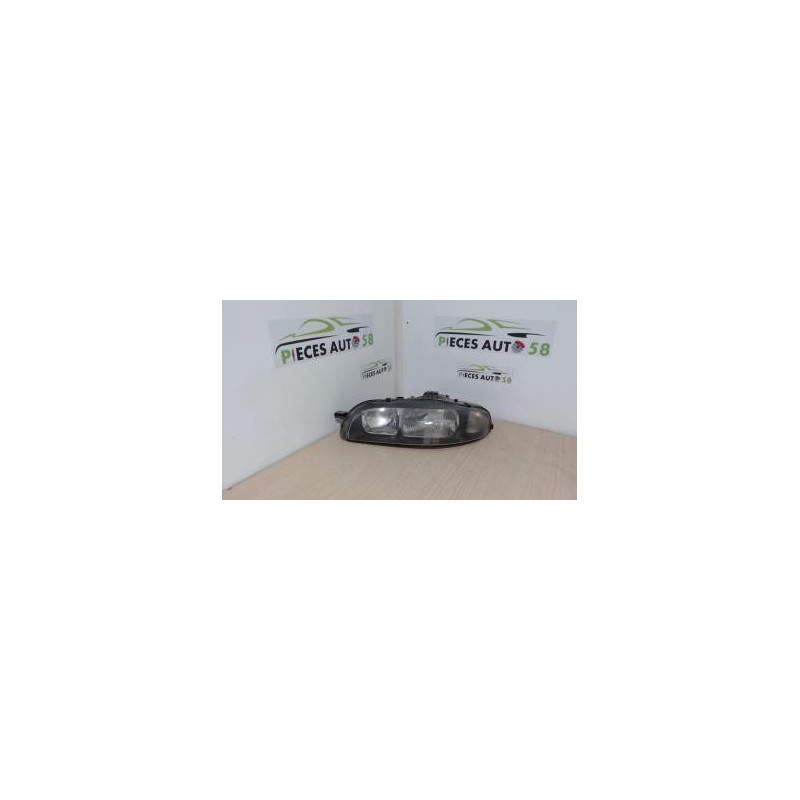 Optique avant principal gauche (feux)(phare) FIAT 1.6 I 105 16V d’occasion
