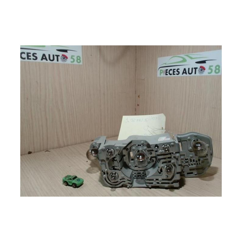 Platine feu arriere droit TOYOTA COROLLA VERSO 2 PHASE 1 d’occasion