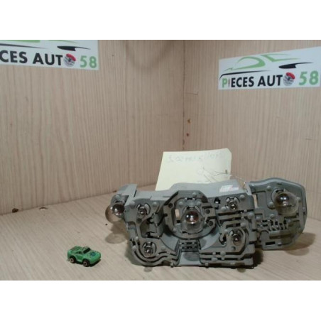 Platine feu arriere droit TOYOTA COROLLA VERSO 2 PHASE 1 d’occasion