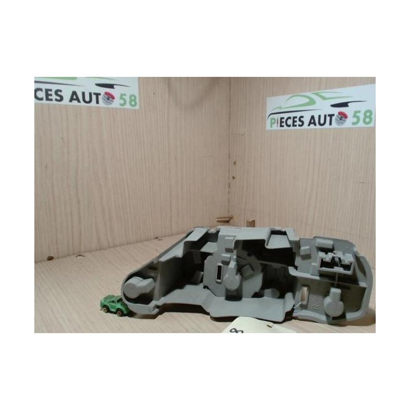Platine feu arriere droit TOYOTA COROLLA VERSO 2 PHASE 1 d’occasion