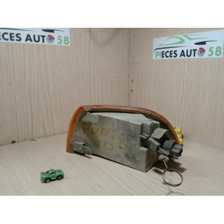 Optique avant secondaire droit (feux)(clignotant) FIAT  d’occasion
