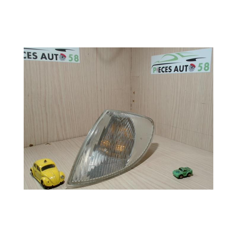 Optique avant secondaire gauche (feux)(clignotant) RENAULT  d’occasion