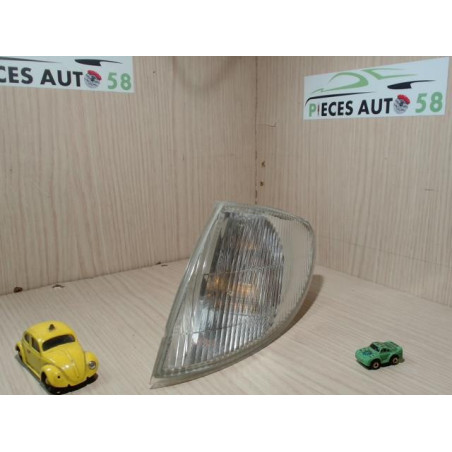 Optique avant secondaire gauche (feux)(clignotant) RENAULT  d’occasion