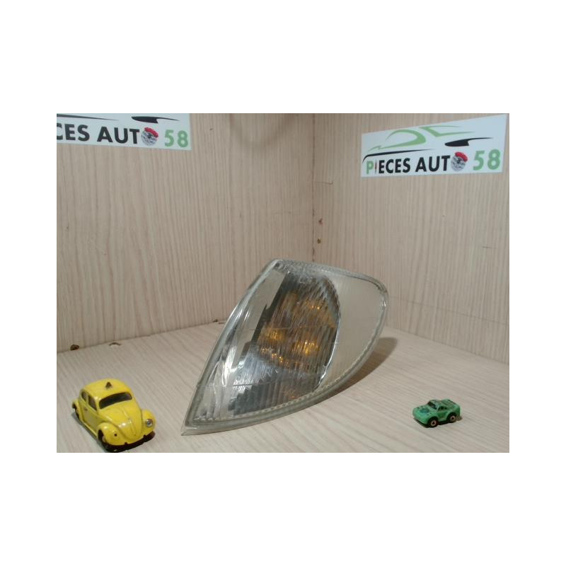 Optique avant secondaire gauche (feux)(clignotant) RENAULT  d’occasion