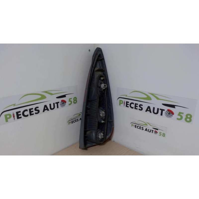 Feu arriere principal gauche (feux) TOYOTA YARIS VERSO PHASE 1 d’occasion