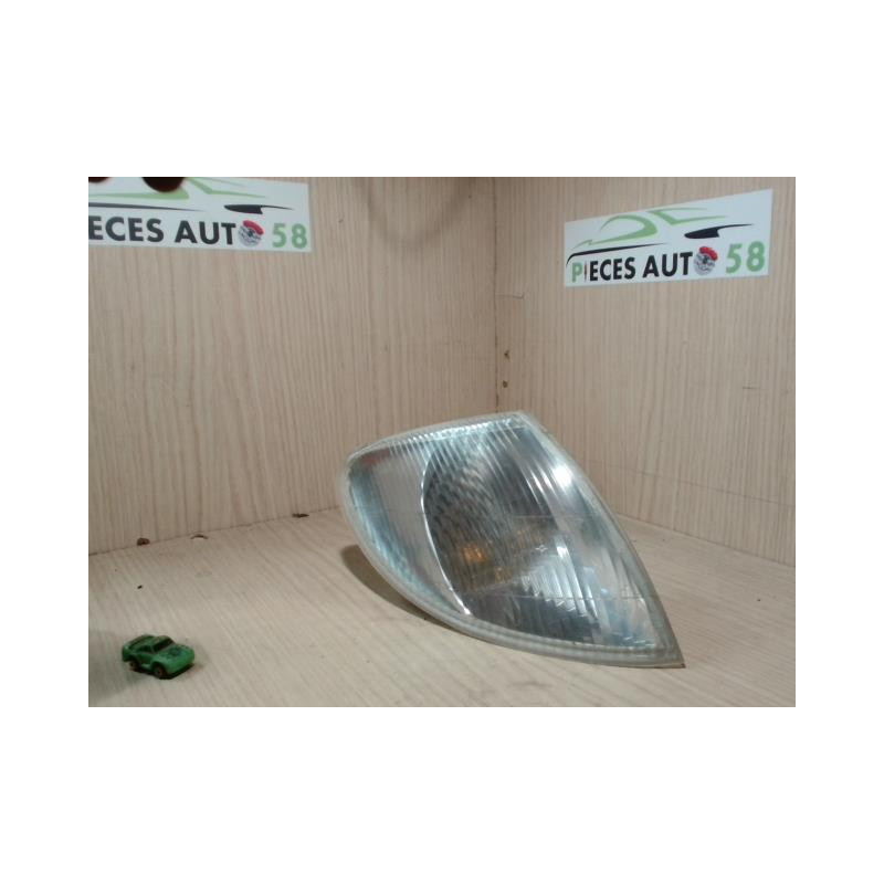 Optique avant secondaire droit (feux)(clignotant) RENAULT  d’occasion