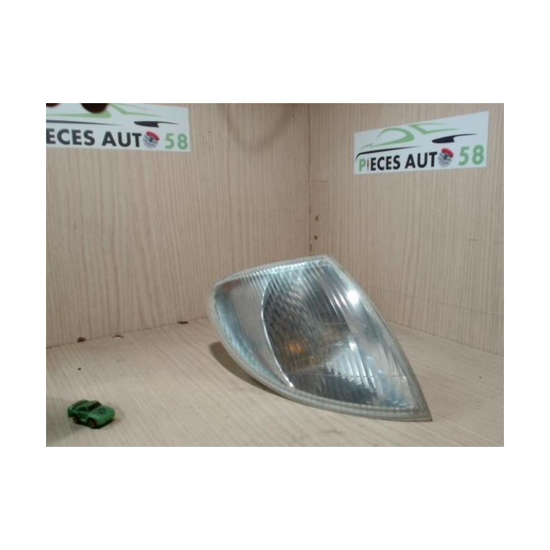 Optique avant secondaire droit (feux)(clignotant) RENAULT  d’occasion