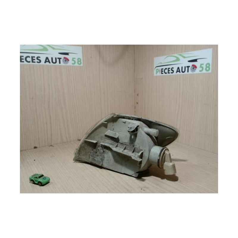 Optique avant secondaire droit (feux)(clignotant) RENAULT  d’occasion