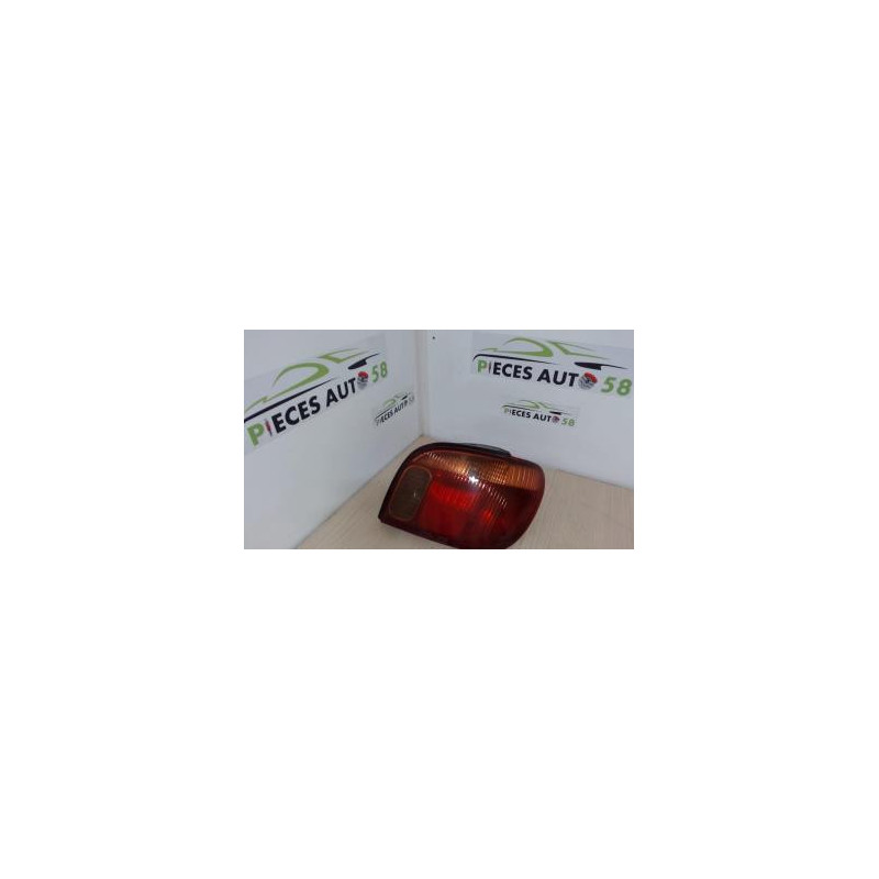 Feu arriere principal droit (feux) TOYOTA YARIS 1 PHASE 2 d’occasion