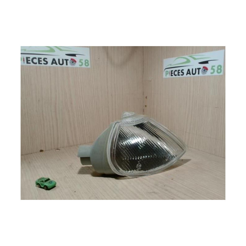 Optique avant secondaire droit (feux)(clignotant) RENAULT  d’occasion
