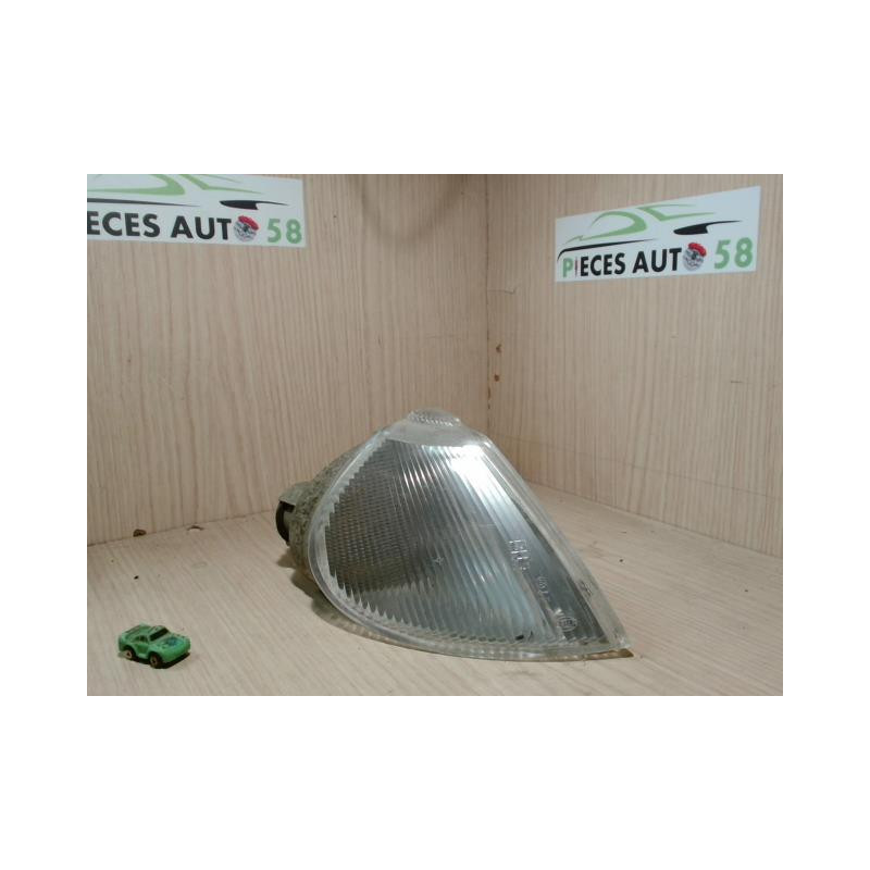 Optique avant secondaire droit (feux)(clignotant) RENAULT  d’occasion
